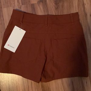 Size 27 waisted brand new tag still attached Lulu button shorts